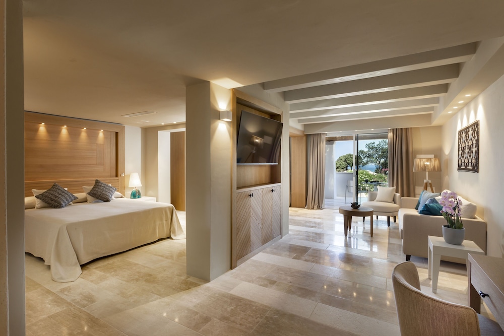 Garden Suite, King Bed, Sofa