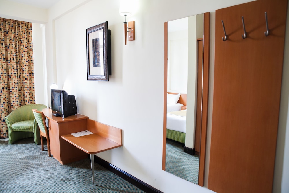 Gorillas City Centre Hotel 48/52
