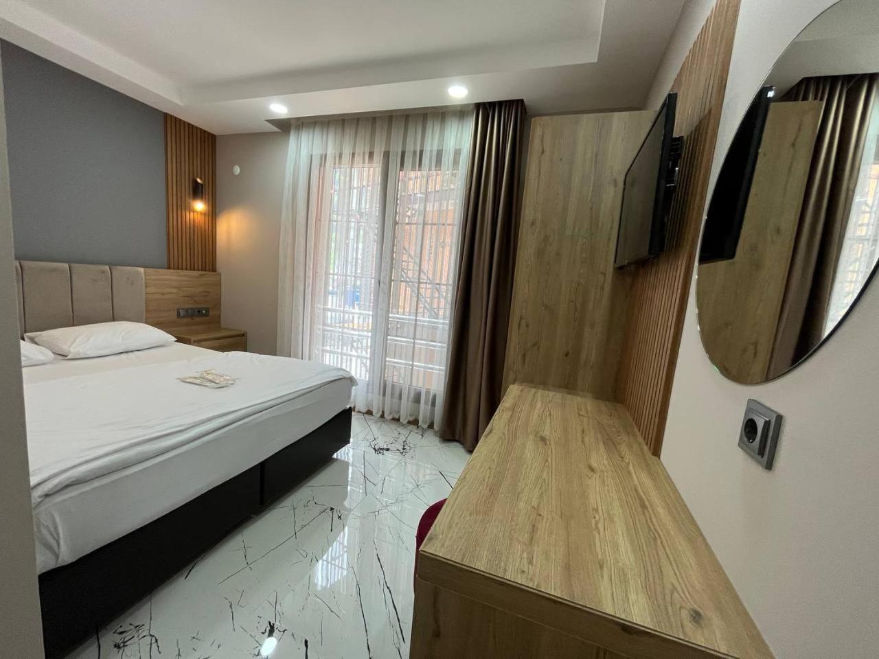 Deluxe, Double Bed