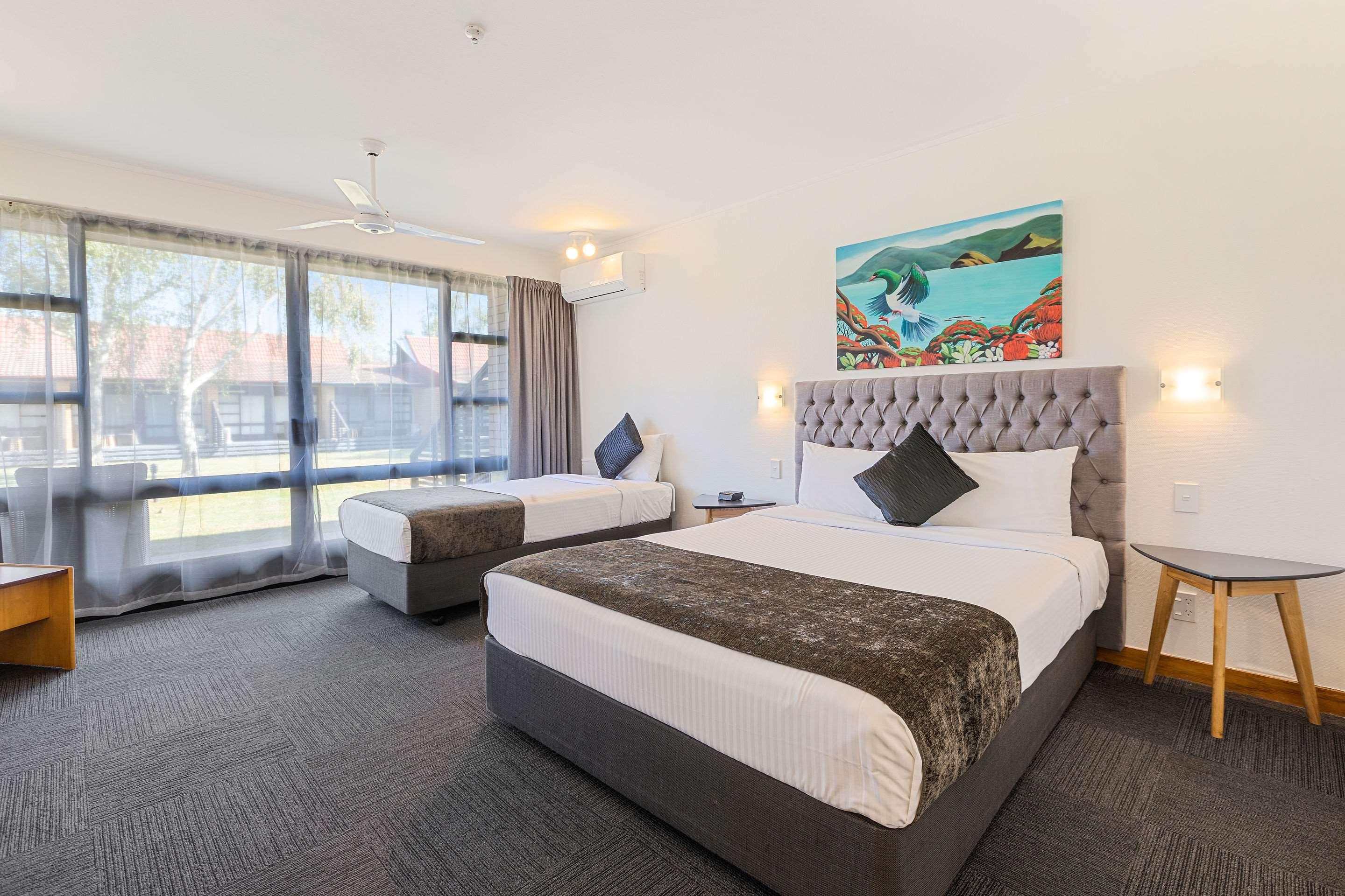 UPGRADE, 1 QUEEN AND 1 SINGLE BED