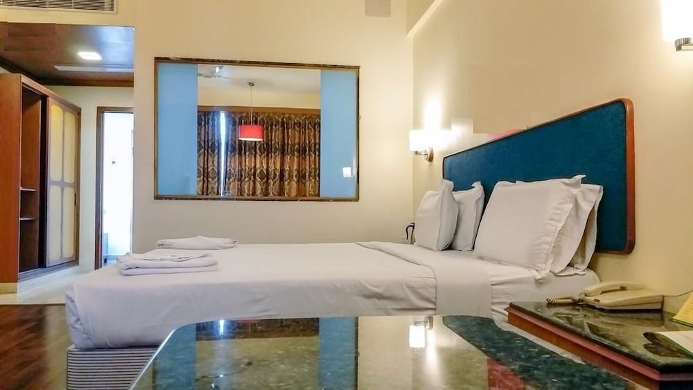 WOODLANDS HOTEL 34/50