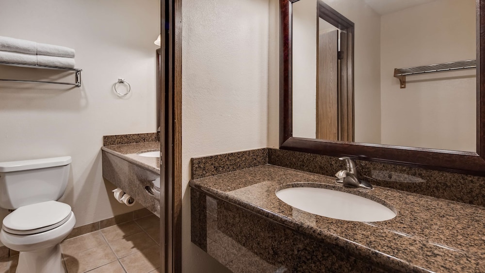 Best Western Hi-Desert Inn 13/37