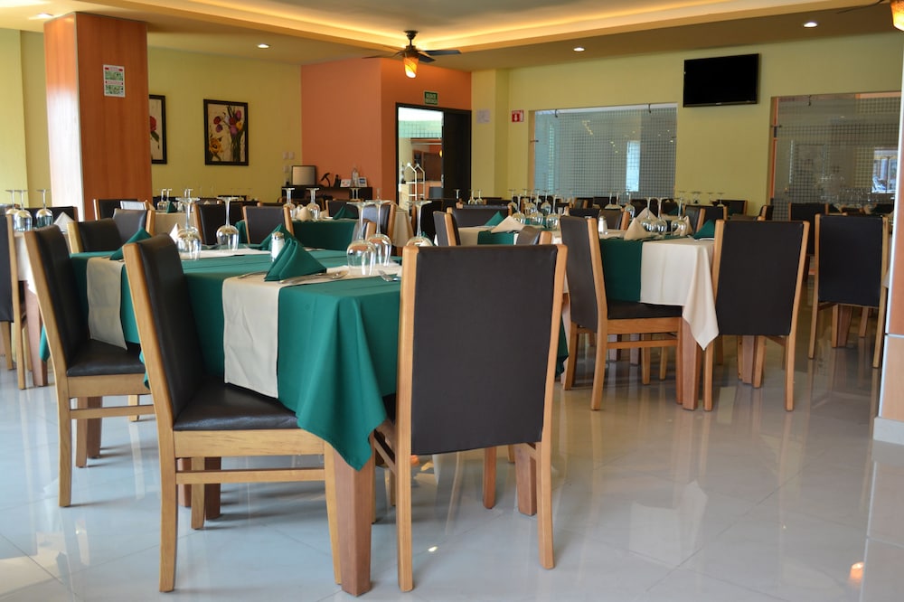 Hostalia Hotel Expo And Business Class 49/60