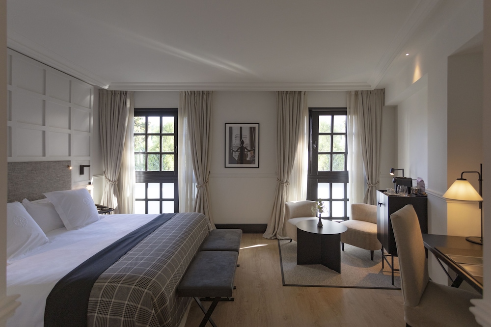 EXECUTIVE, DOUBLE BED