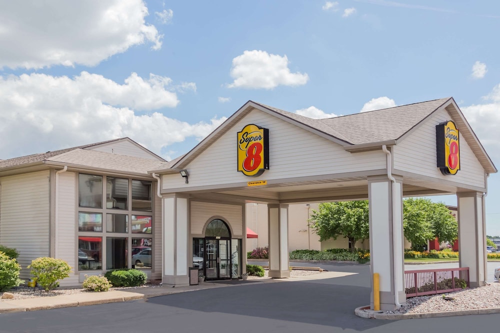 Super 8 By Wyndham Appleton 27/32