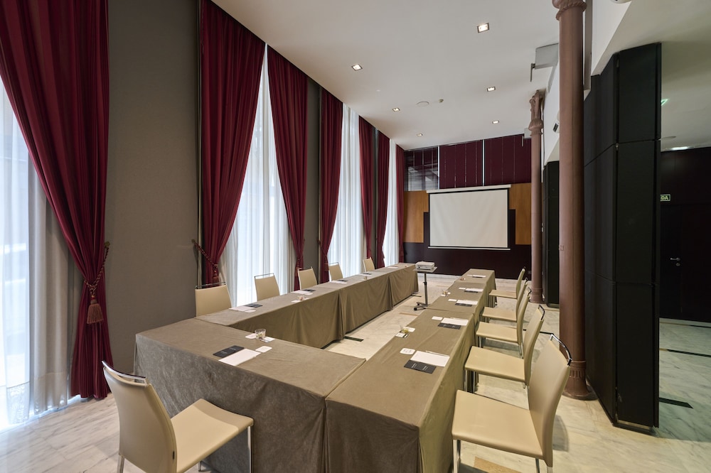 Catalonia El Pilar Hotel 46/50