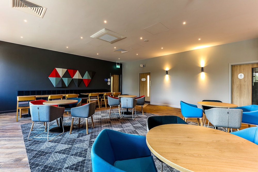 Holiday Inn Express Bicester 28/49