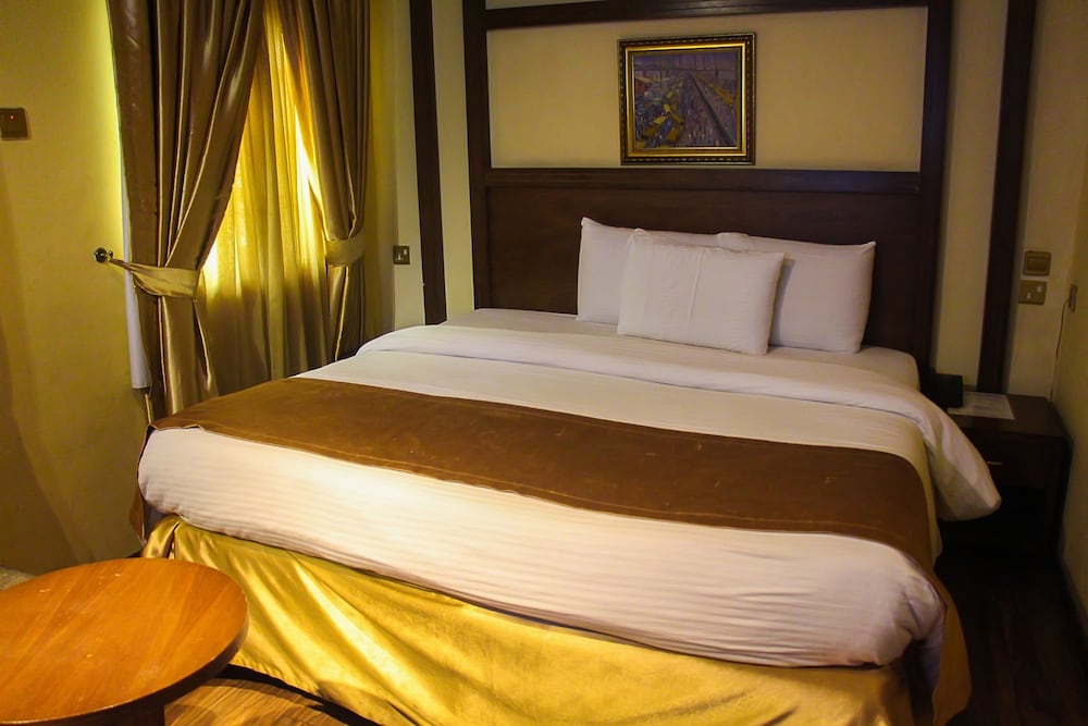 Banex Hotel And Suites 15/50