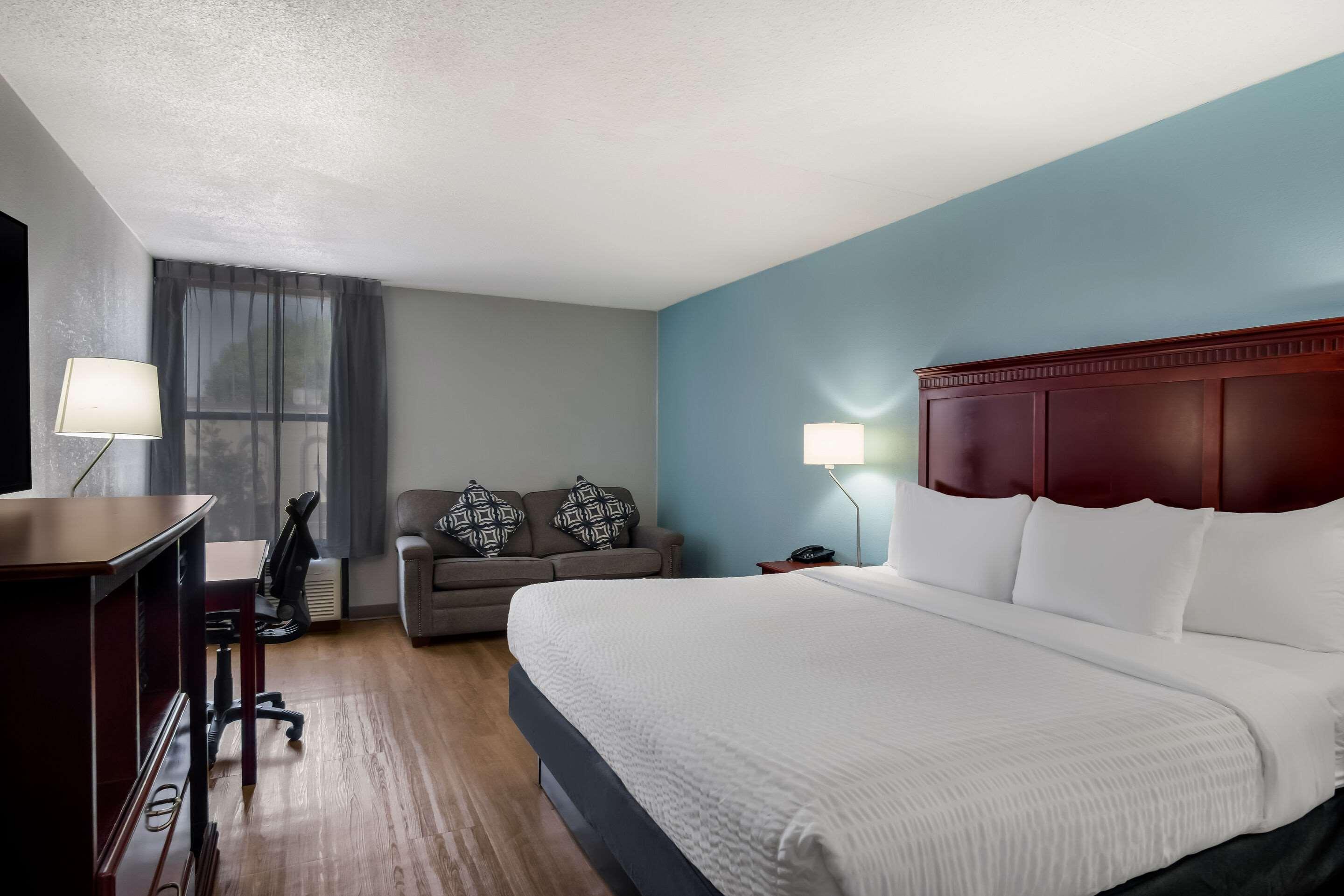 ROOM, KING BED