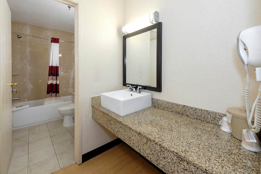 Red Roof Inn Jacksonville - Cruise Port 12/23