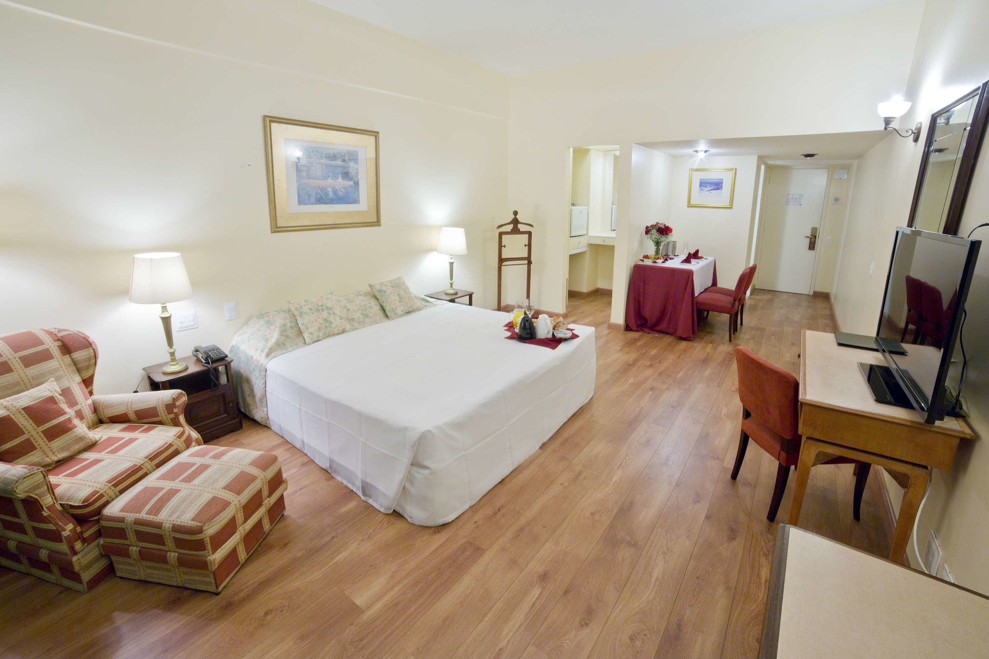 DELUXE, DOUBLE BED