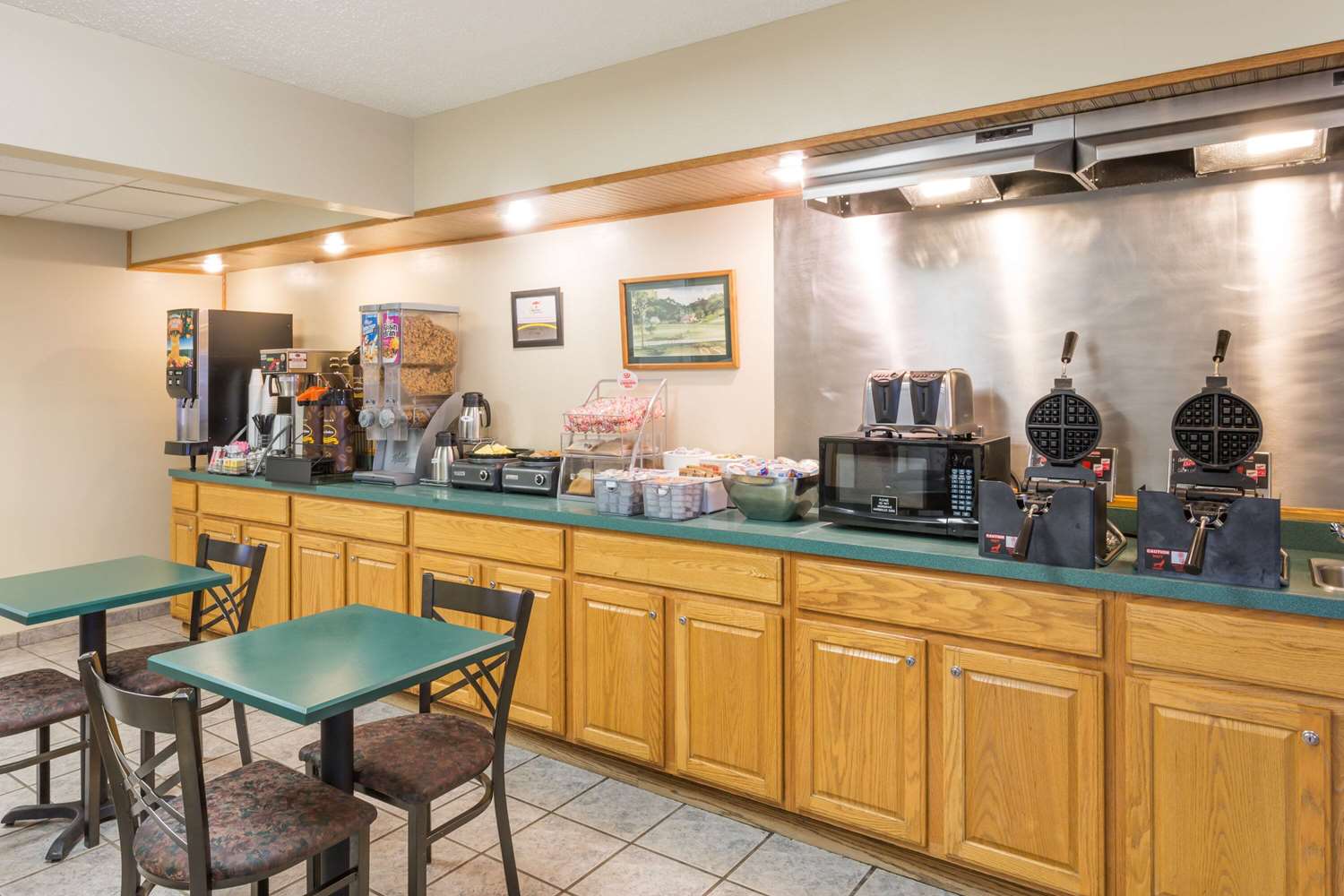 Super 8 by Wyndham Gallipolis Pt Pleasant Area 15/21