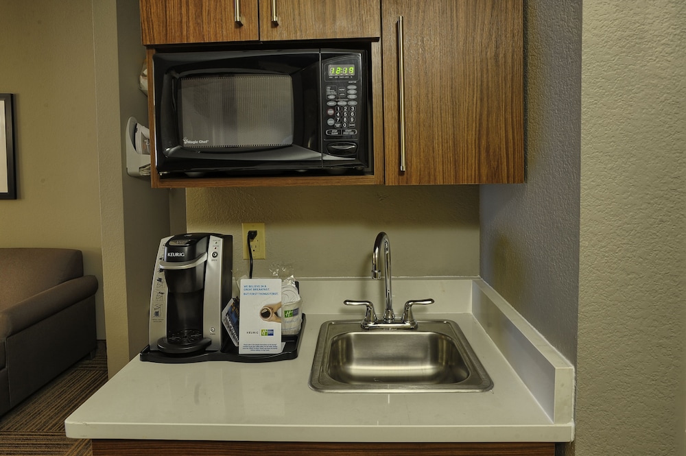 Holiday Inn Express Hotel Suites Pell City 34/71