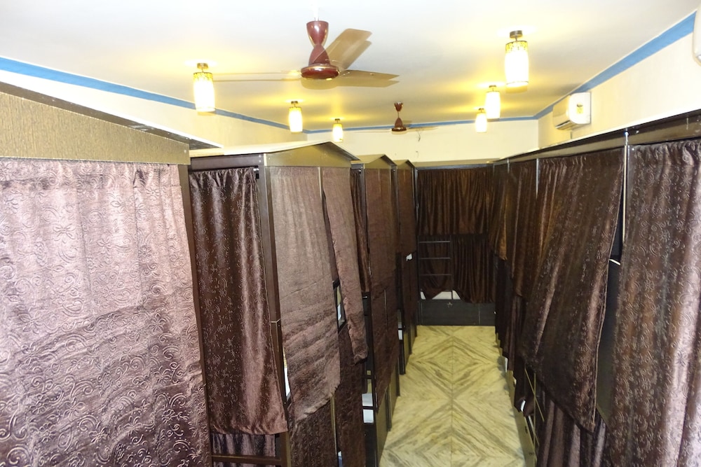 Sunshine Hostels 13/18