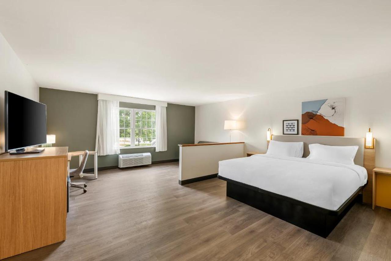 Spark by Hilton Freeport 5/11