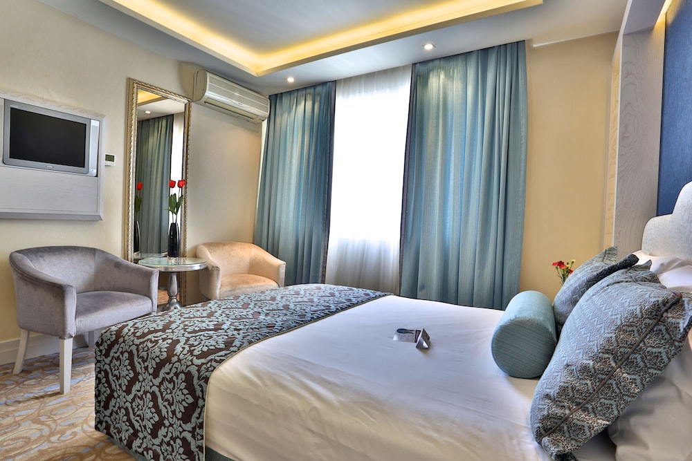 AHC Old City Hotel 26/70