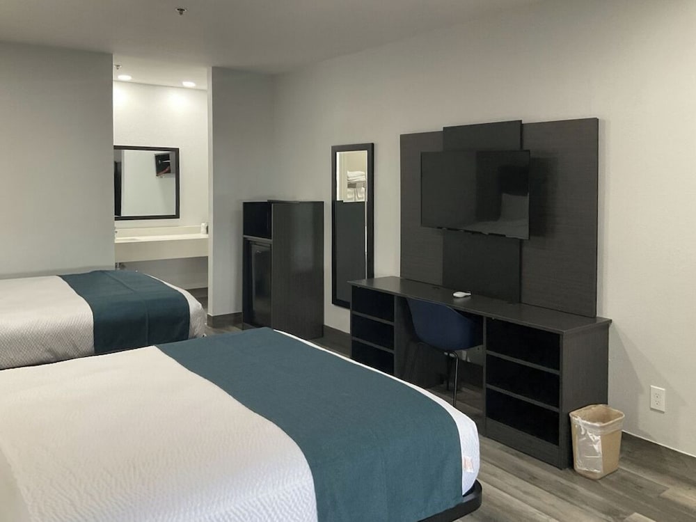 Studio6 Suites Brenham, TX 12/47