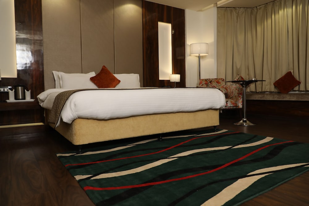Hotel 5 Flowers 32/61