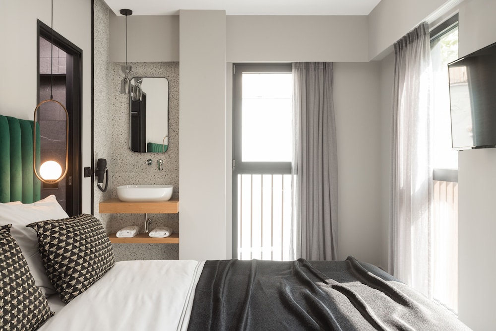 11 Enteka Acropolis Suites 8/50