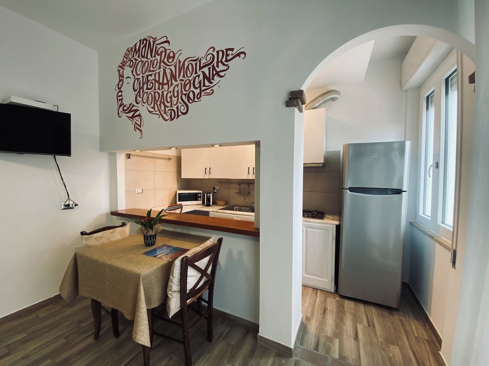 LOCANDA DEGLI ARTISTI 36/50