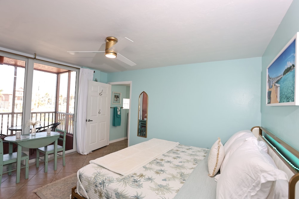 Luxury, Studio, Futon Bed, King Bed, Bay View
