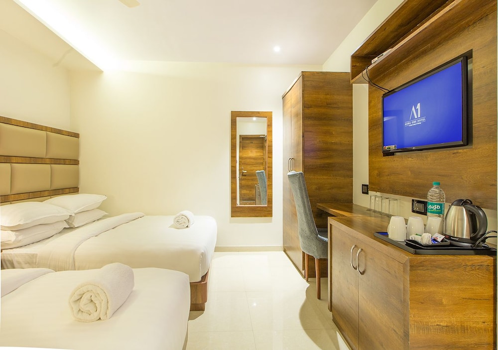 AURA ONE HOTEL 36/45