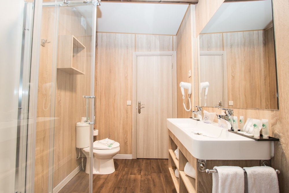 2 Bedrooms, Premium, Bungalow, Double Bed, Magic Robin Hood 2/2