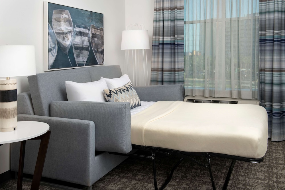 STUDIO, KING BED, PARTIAL GULF VIEW
