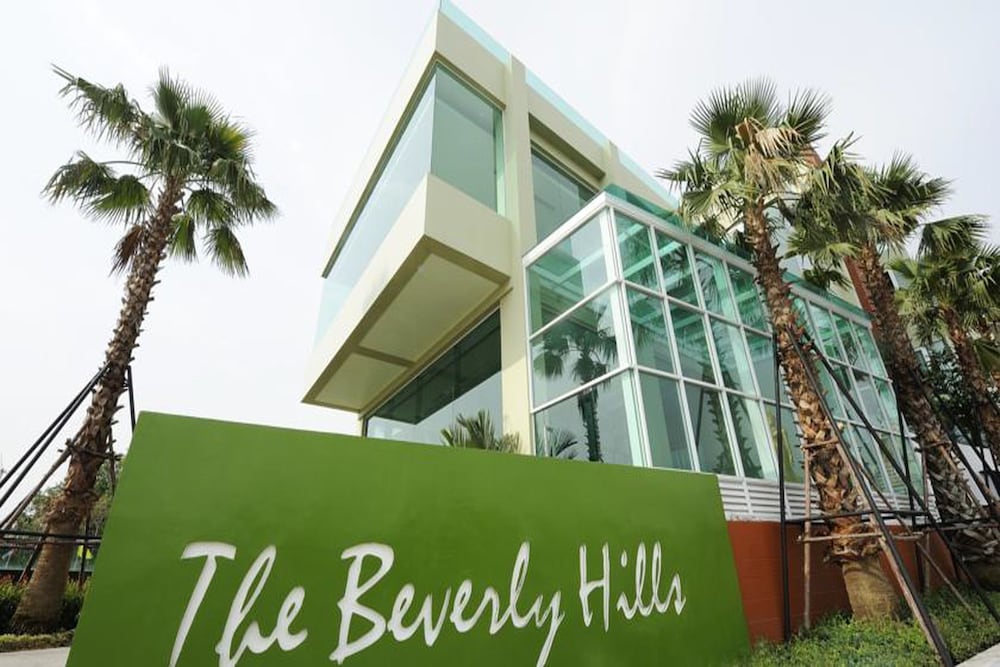 The Beverly Hills 4/100