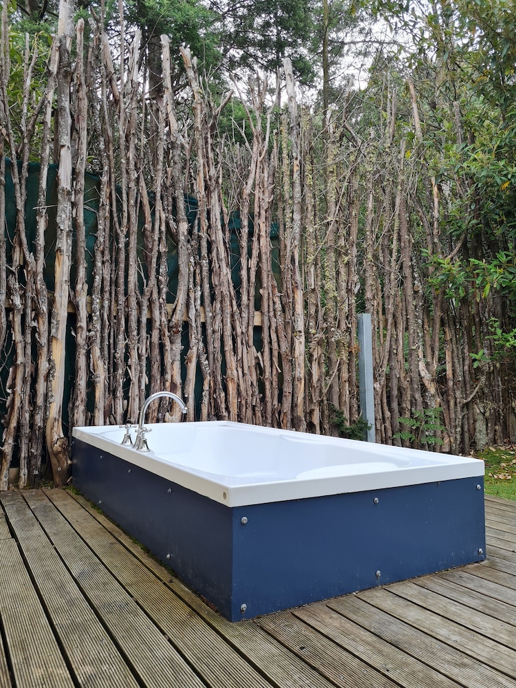 HUON BUSH RETREATS 26/50