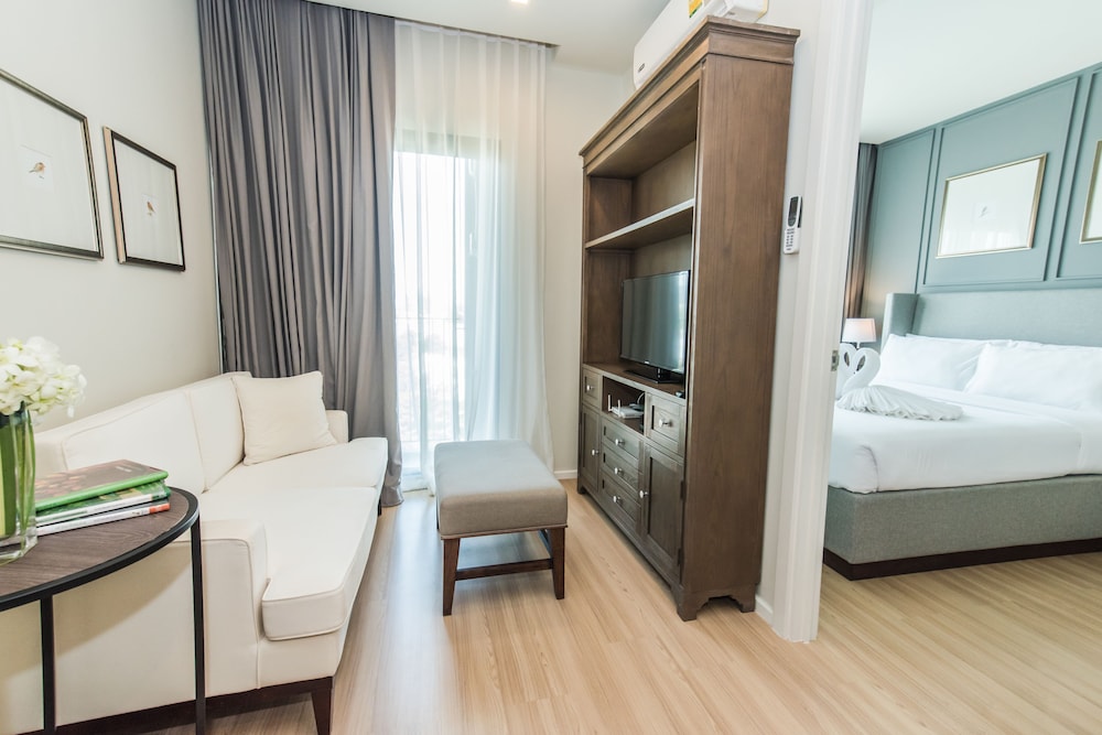 غرفة قياسية بسرير كوين بمطبخ، DLUX Condominium 3/10