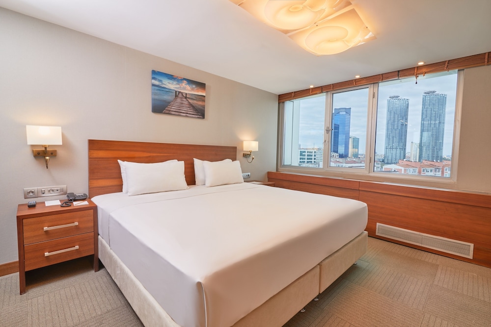 EXECUTIVE, SUITE