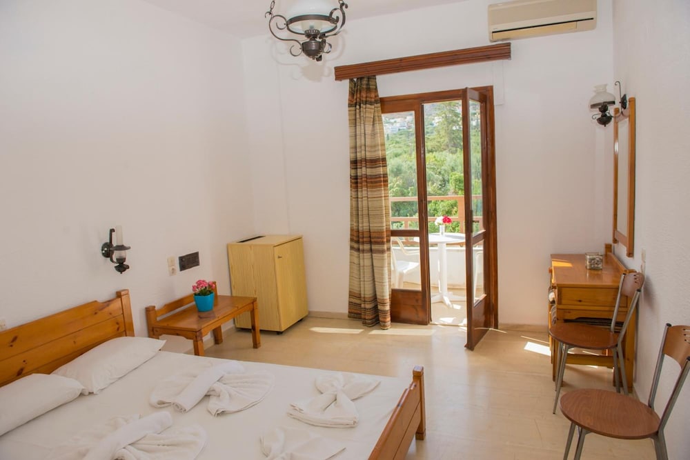 Velissarios Hotel 10/37