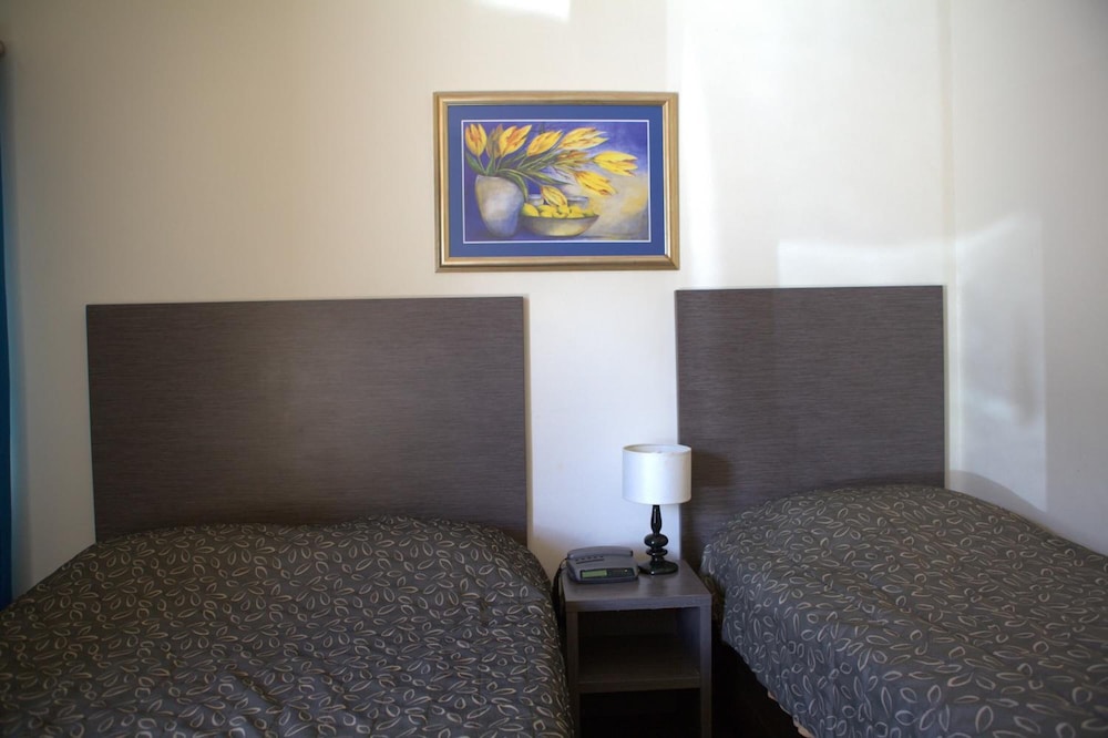Westside Motor Inn 40/57