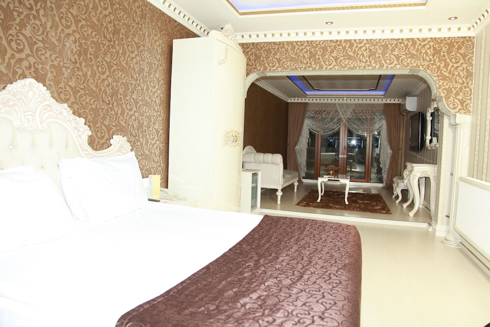 Royal Anka Hotel 4/32