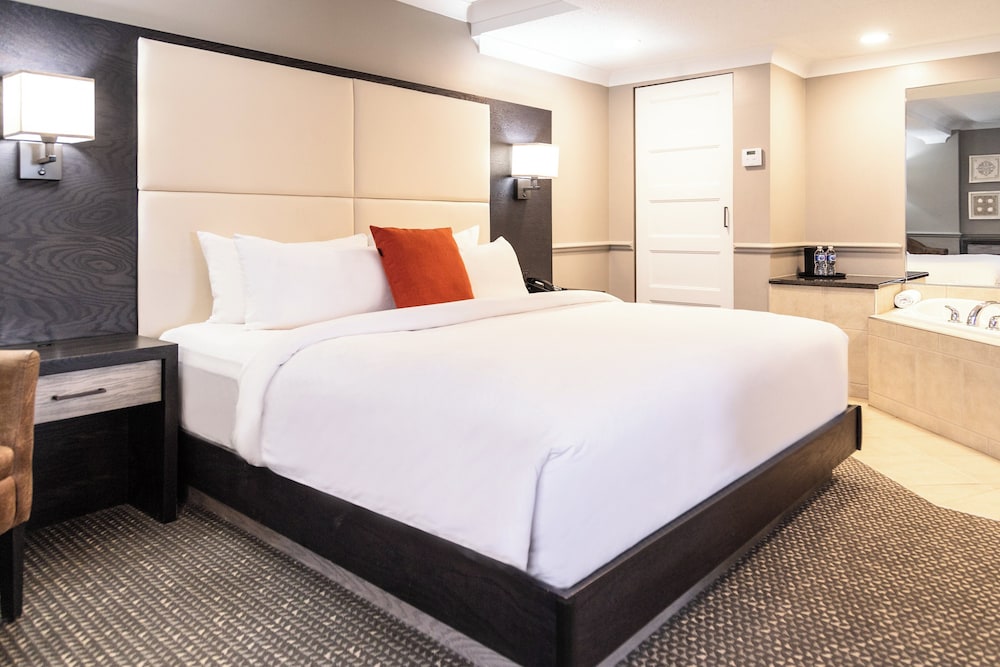 1 Bedroom, Suite, King Bed, River View