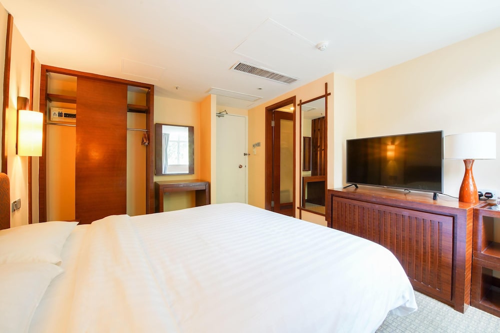 Warwick Hotel Cheung Chau 10/48