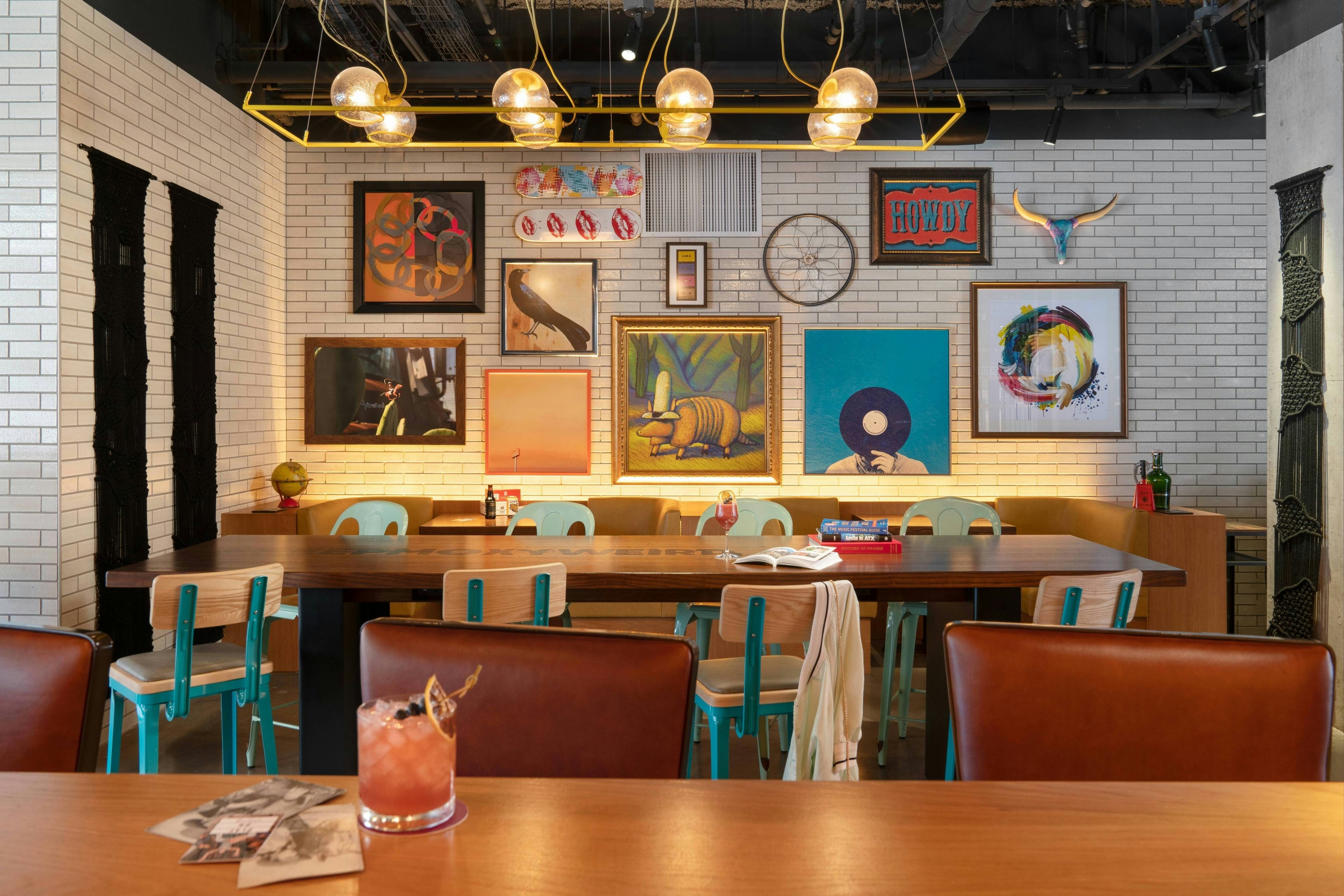 Moxy Austin - University 19/21