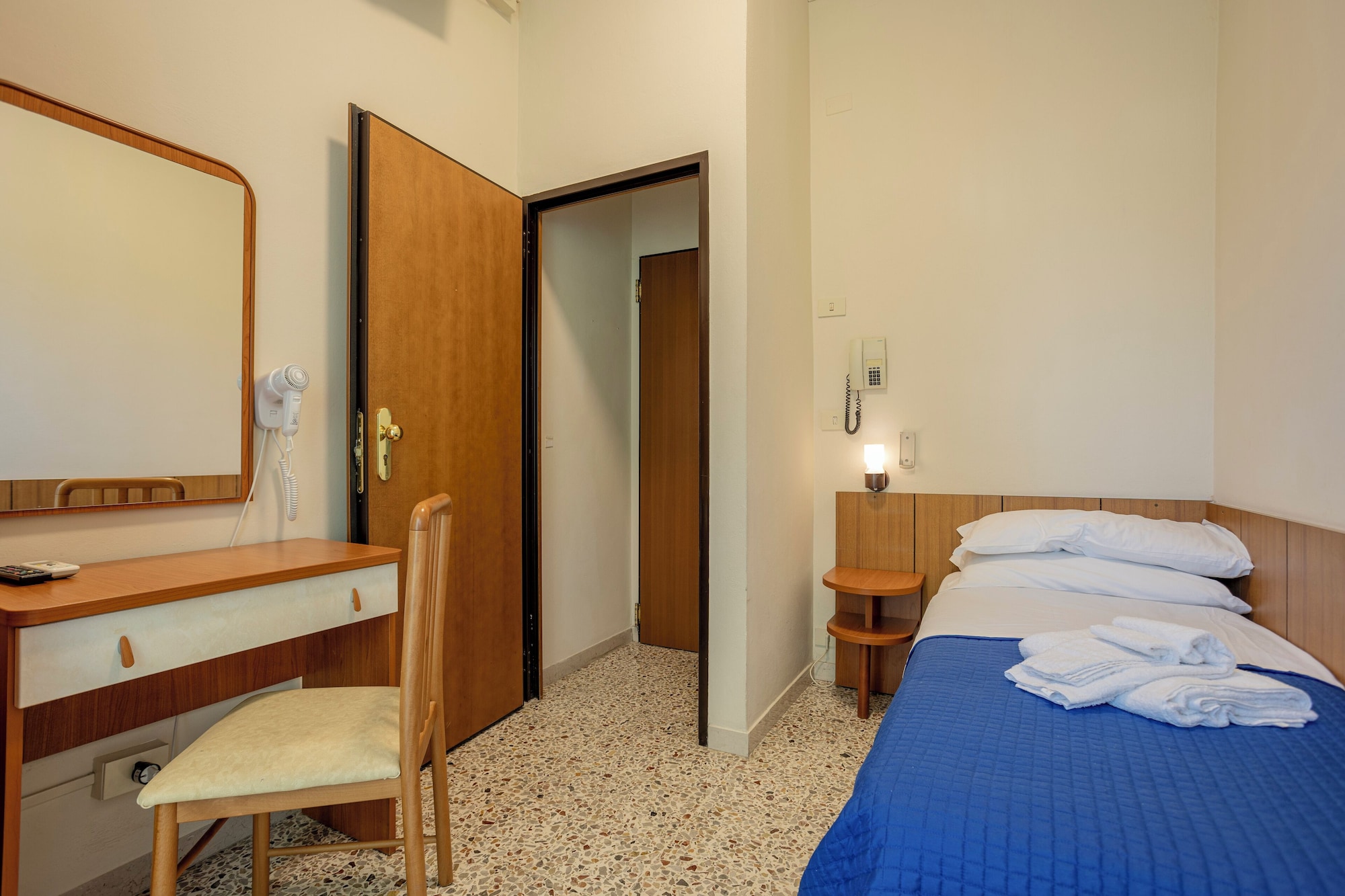 COMFORT, SINGLE, BALCONY