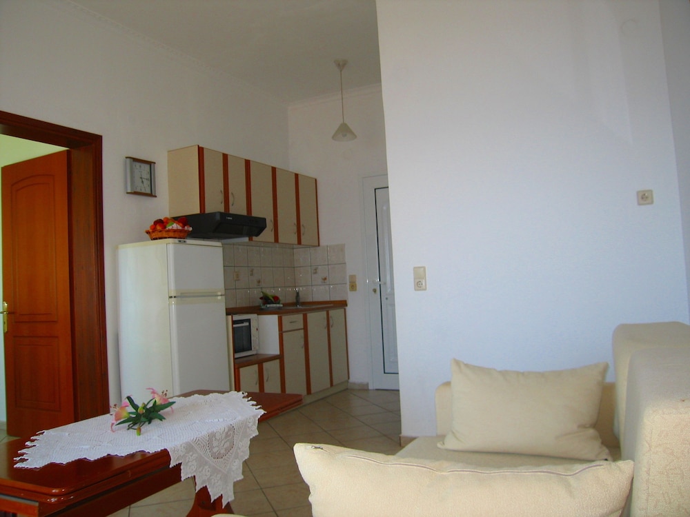 Spiros Studios 16/30