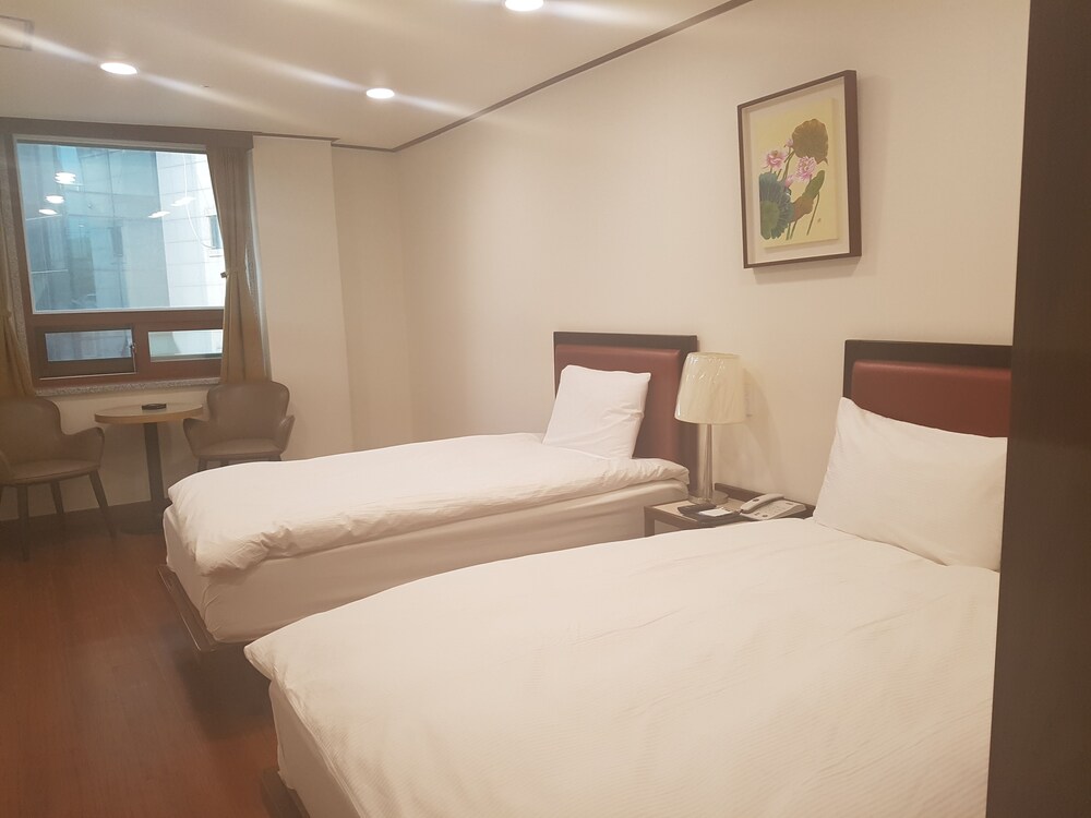 Yeongbin Hotel Youngbin Hotel 12/33
