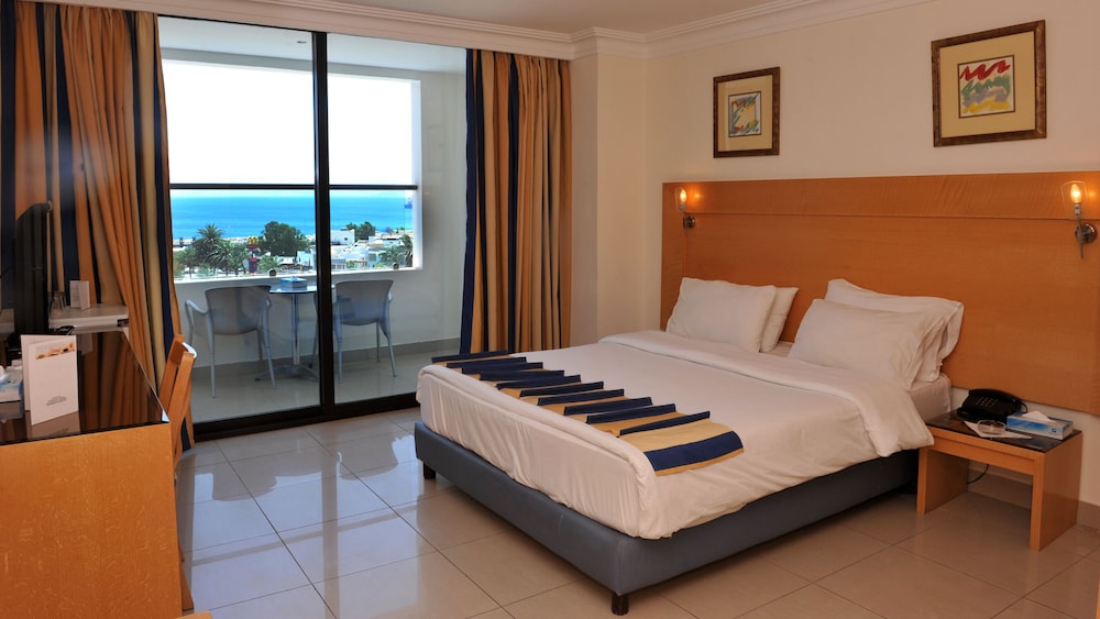 MINA HOTEL 22/65