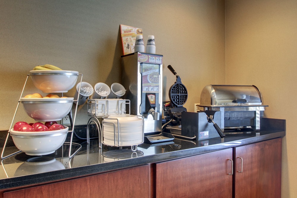 Cobblestone Inn & Suites - Harvey 22/50