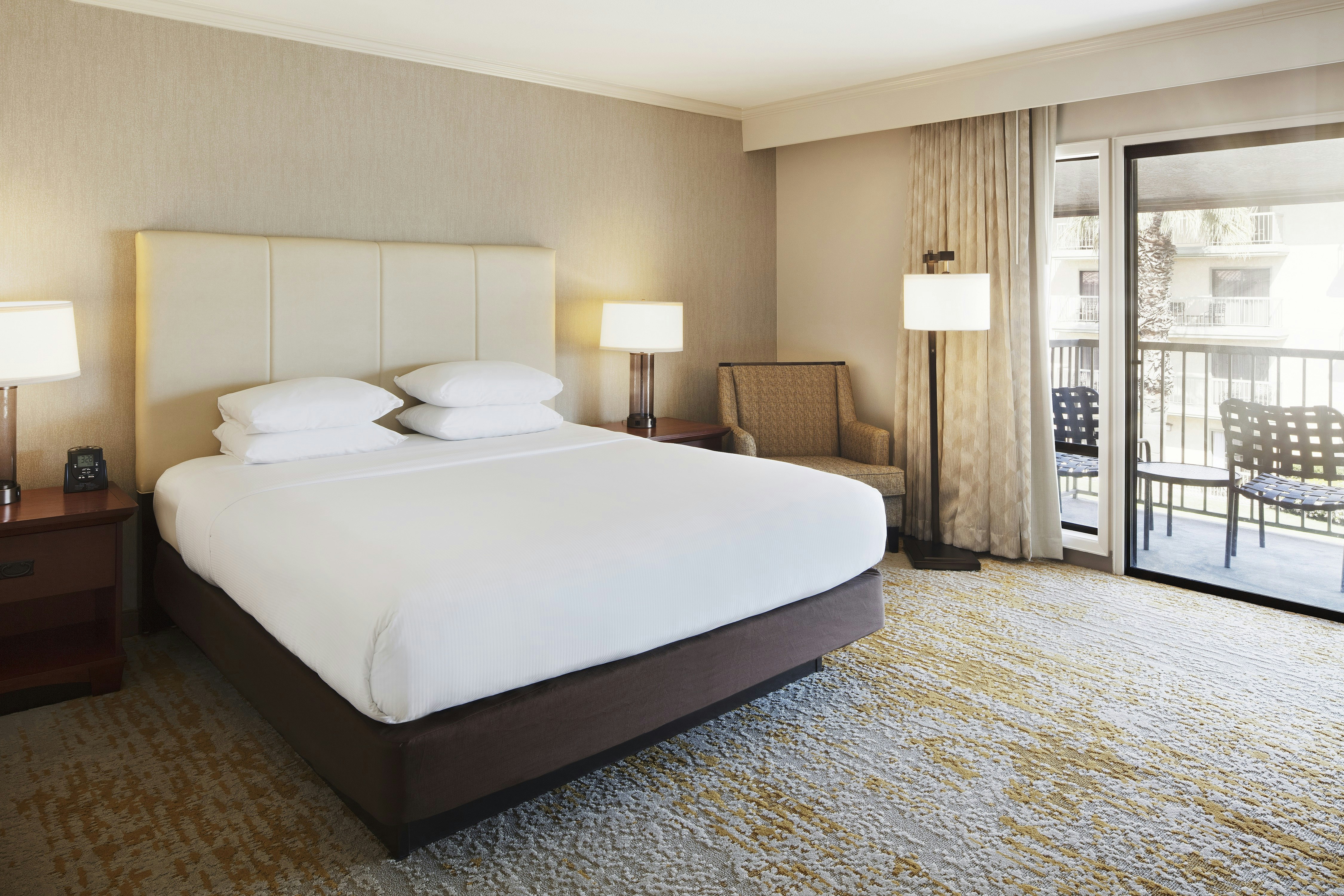 Governor, Suite, King Bed