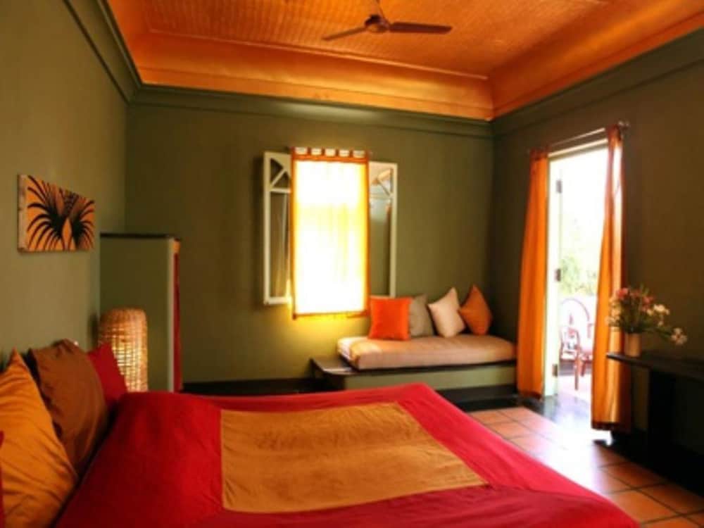 Hotel Mango Hill 12/50