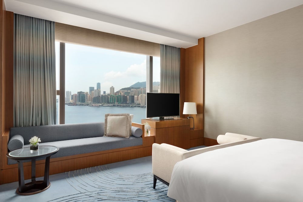 Executive, Suite, King Bed, Sea View, Kerry Hotel Hong Kong 2/4