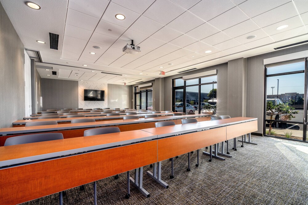 SpringHill Suites by Marriott Oakland Airport 31/33
