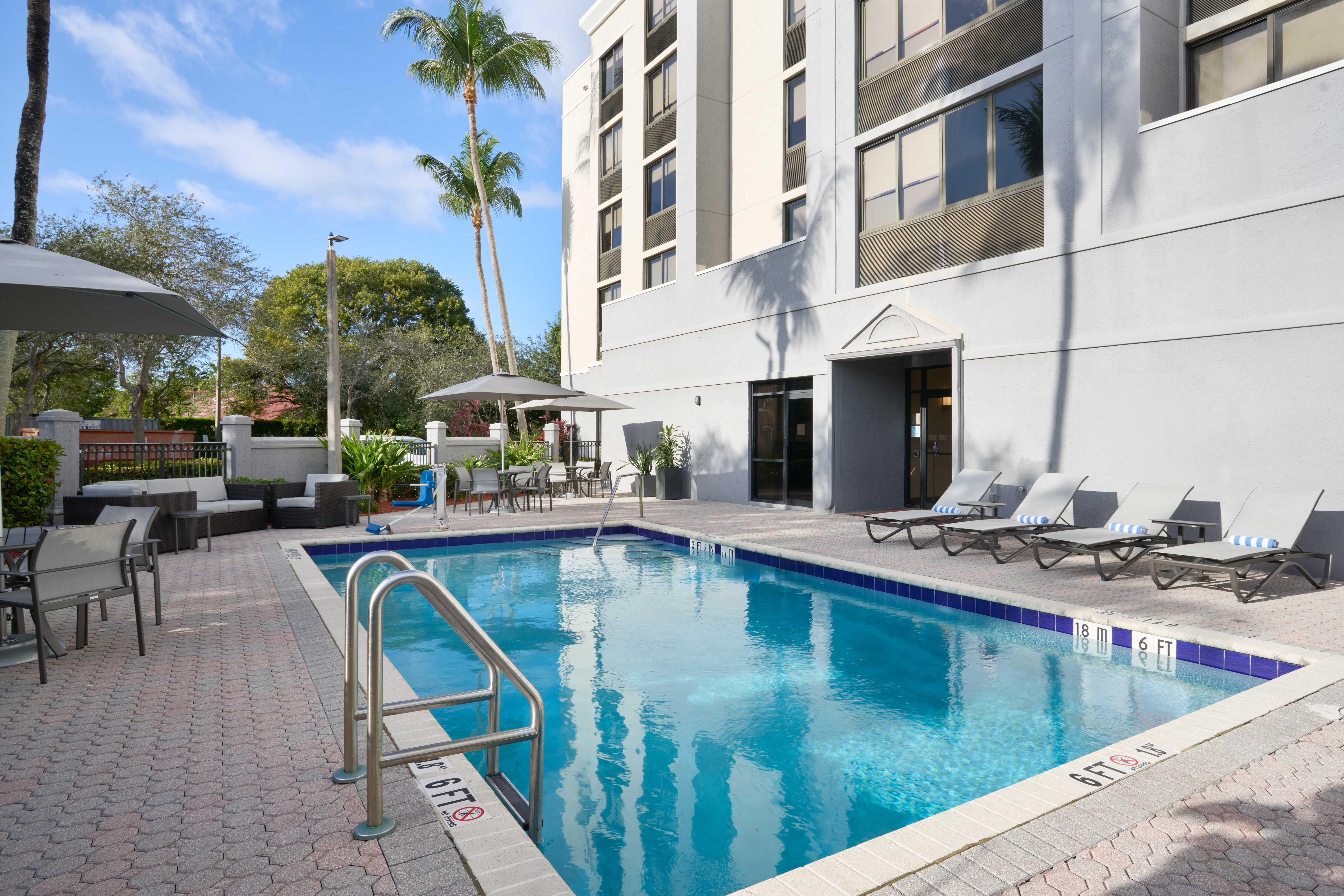 Holiday Inn Express And Suites Kendall East Miami 42/45
