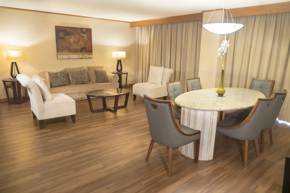 Crowne Plaza Monterrey 46/74