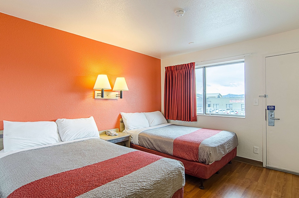 Days Inn by Wyndham Rock Springs 28/56